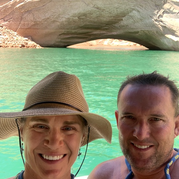 Hello, we’re Katie & Ellie! A mother-daughter reselling duo from Colorado. - Picture 4 of 4